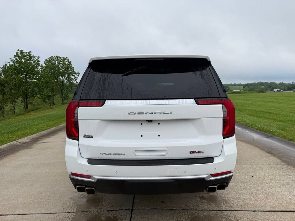Used 2025 GMC Yukon XL Denali AWD/4WD image 4