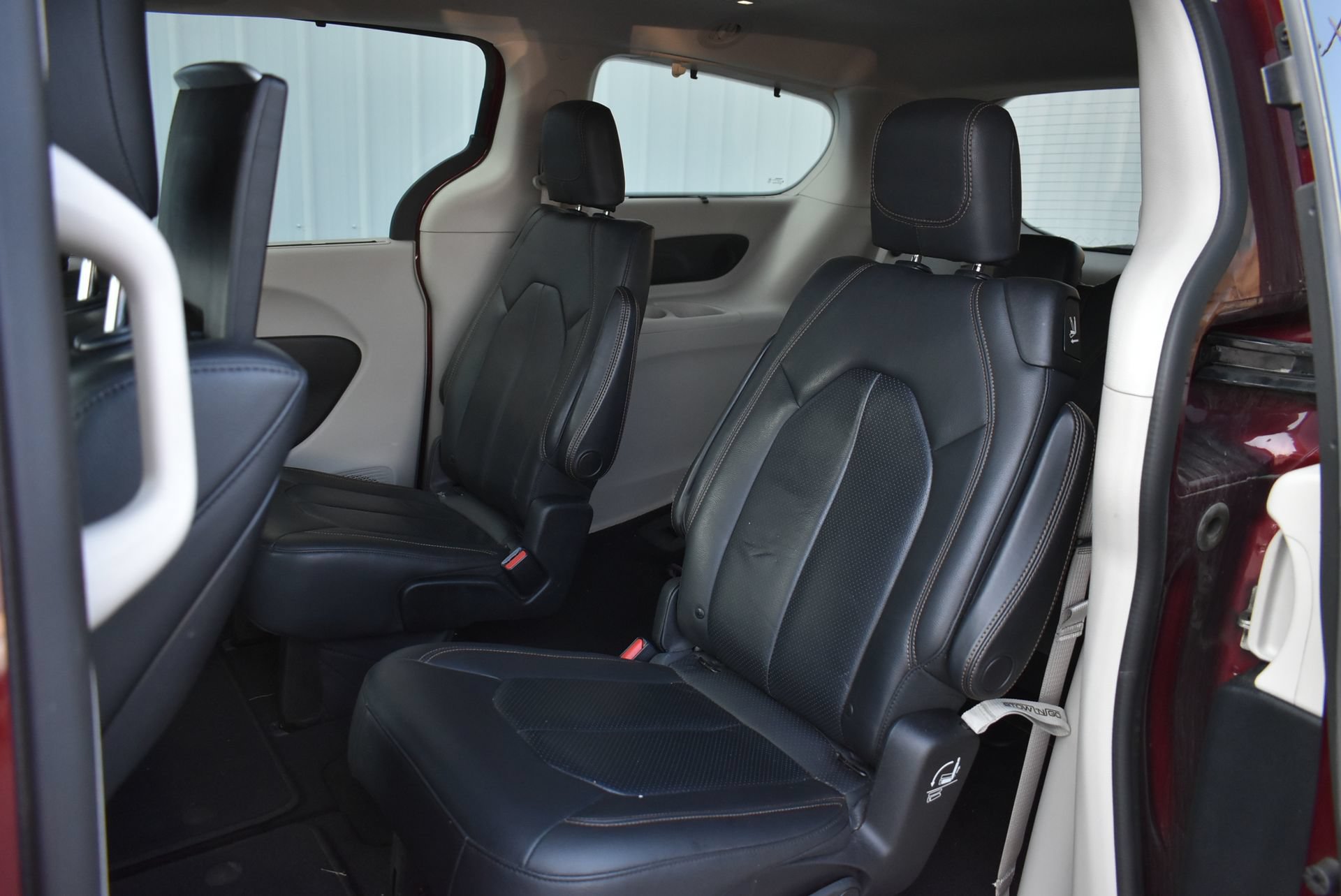 Used 2017 Chrysler Pacifica Touring-L Plus w/ Tire & Wheel Group FWD image 16