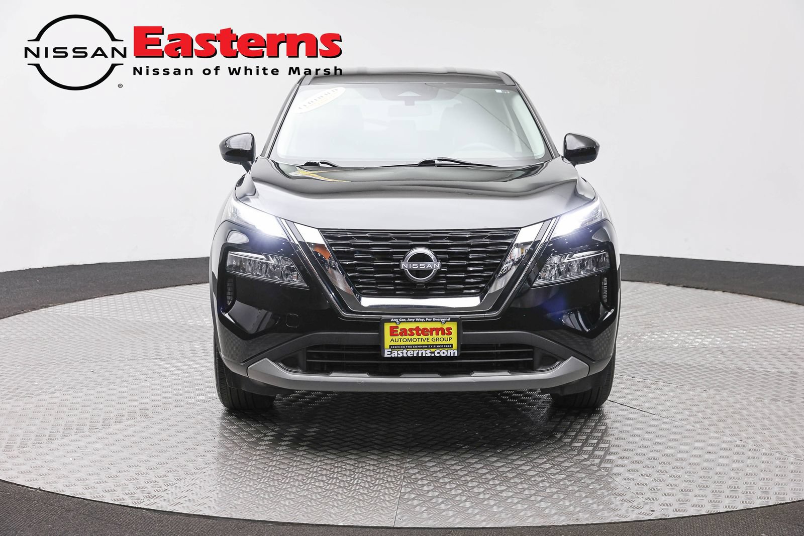Used 2023 Nissan Rogue SV AWD/4WD image 2