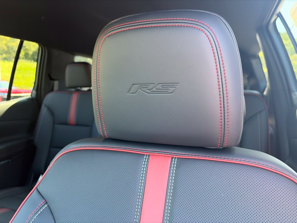 New 2027 Chevrolet Traverse RS w/ LPO, Floor Liner Package AWD/4WD image 31