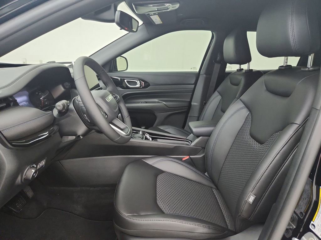 New 2026 Jeep Compass Latitude image 18