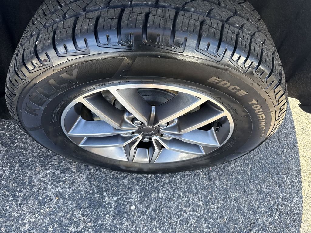 Used 2022 Jeep Grand Cherokee Limited image 40