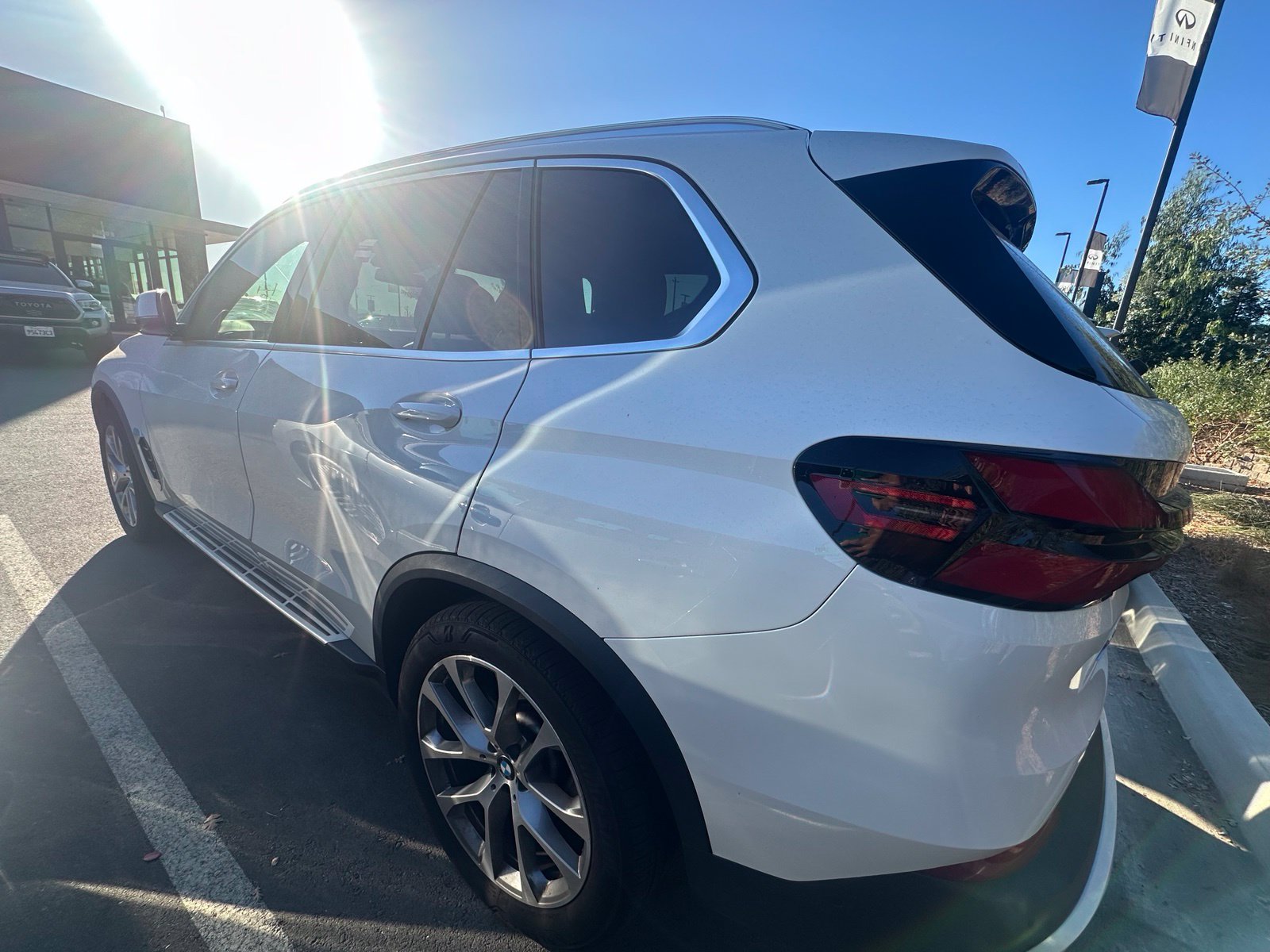 Used 2025 BMW X5 xDrive40i AWD/4WD image 3
