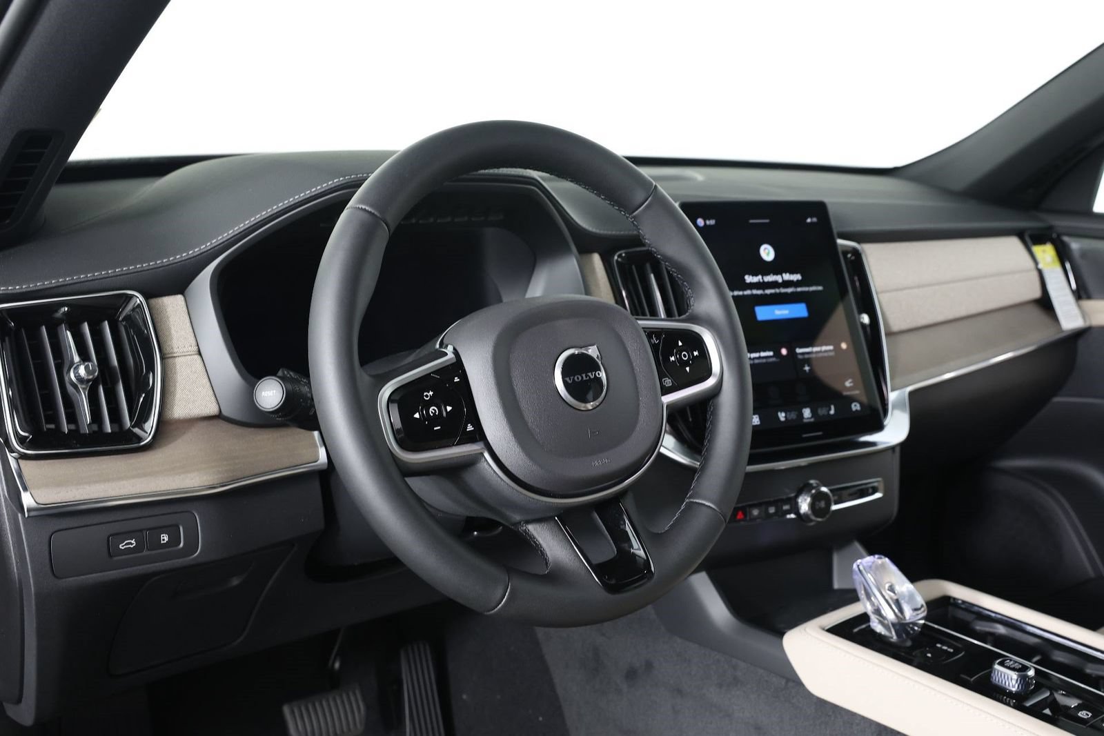 New 2026 Volvo XC90 T8 Plus w/ Protection Package Premier AWD/4WD image 8