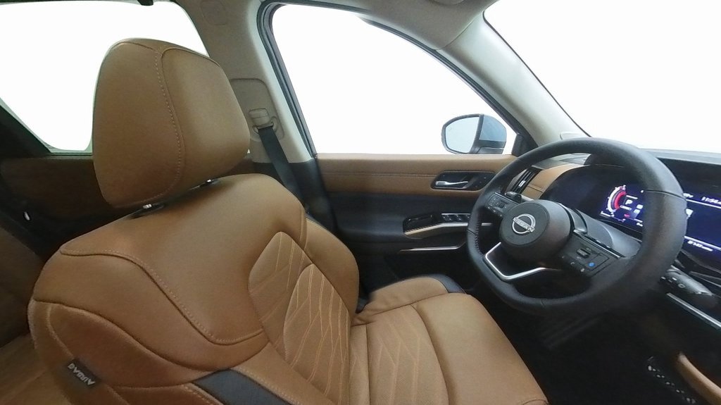 New 2025 Nissan Pathfinder Platinum w/ Cargo Package image 32