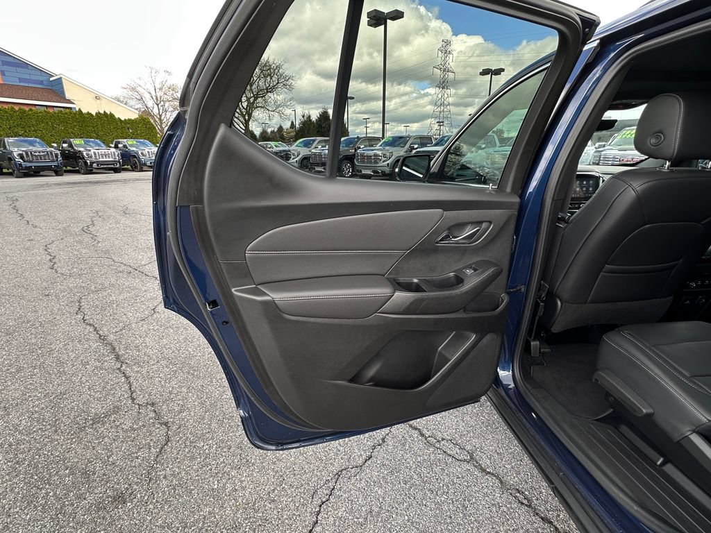 Used 2023 Chevrolet Traverse LT w/ LT Premium Package AWD/4WD image 27