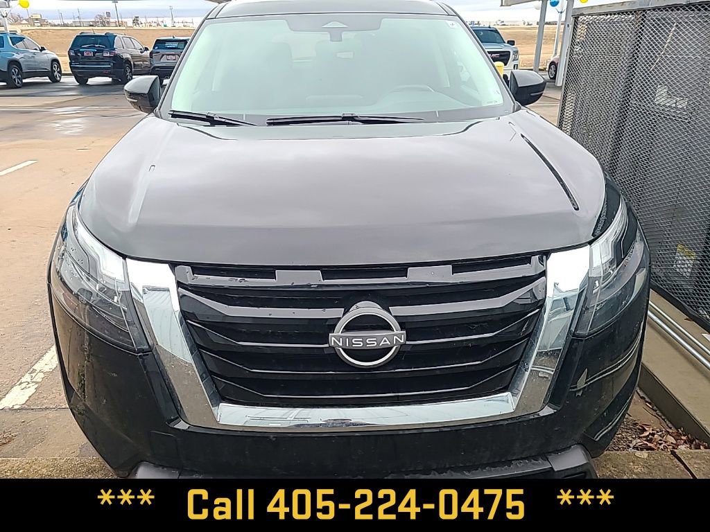 Used 2025 Nissan Pathfinder SV image 16