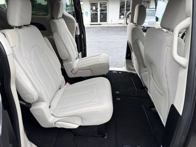 Used 2017 Chrysler Pacifica LX FWD image 25