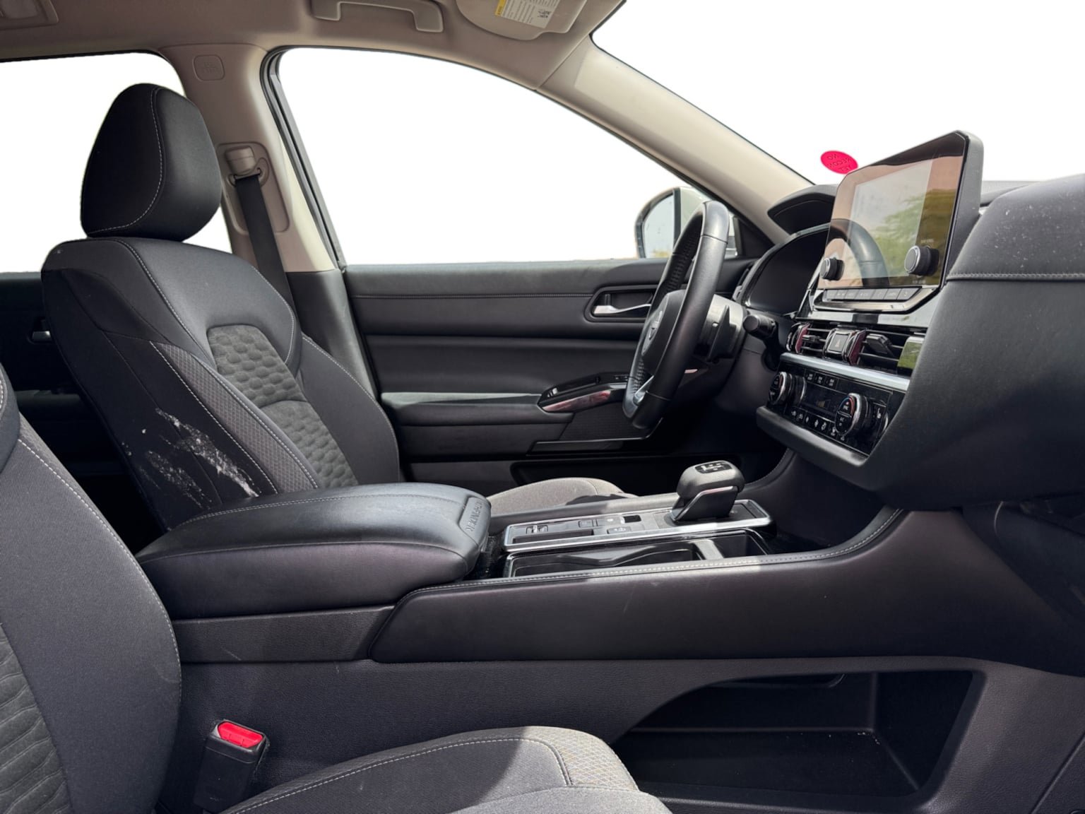 Used 2022 Nissan Pathfinder SV w/ SV Black Package image 17