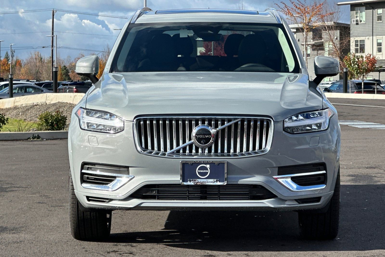 Used 2025 Volvo XC90 T8 Plus w/ Protection Package Premier AWD/4WD image 9