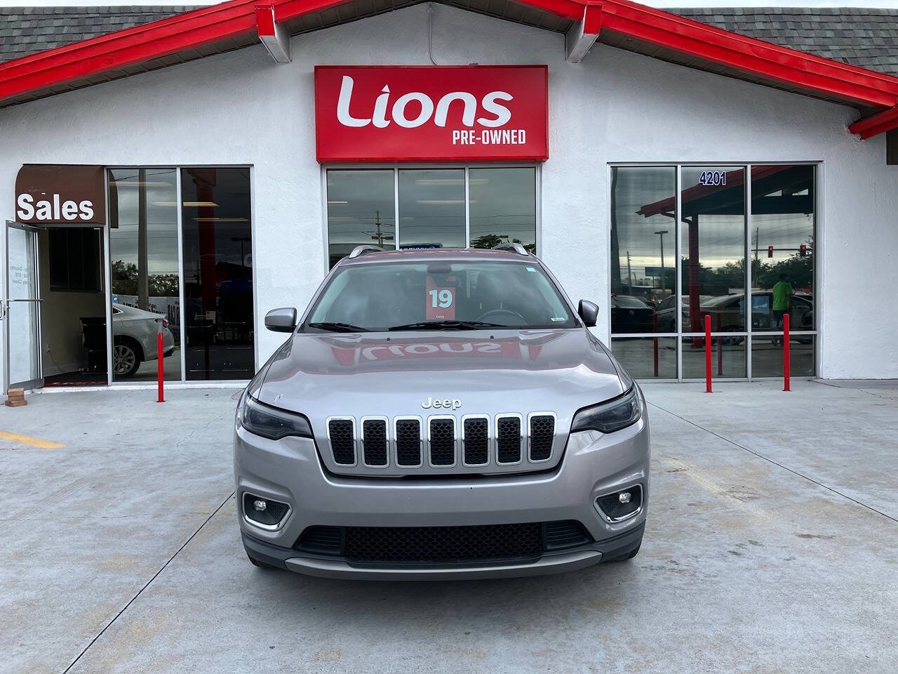 Used 2019 Jeep Cherokee Limited FWD image 1