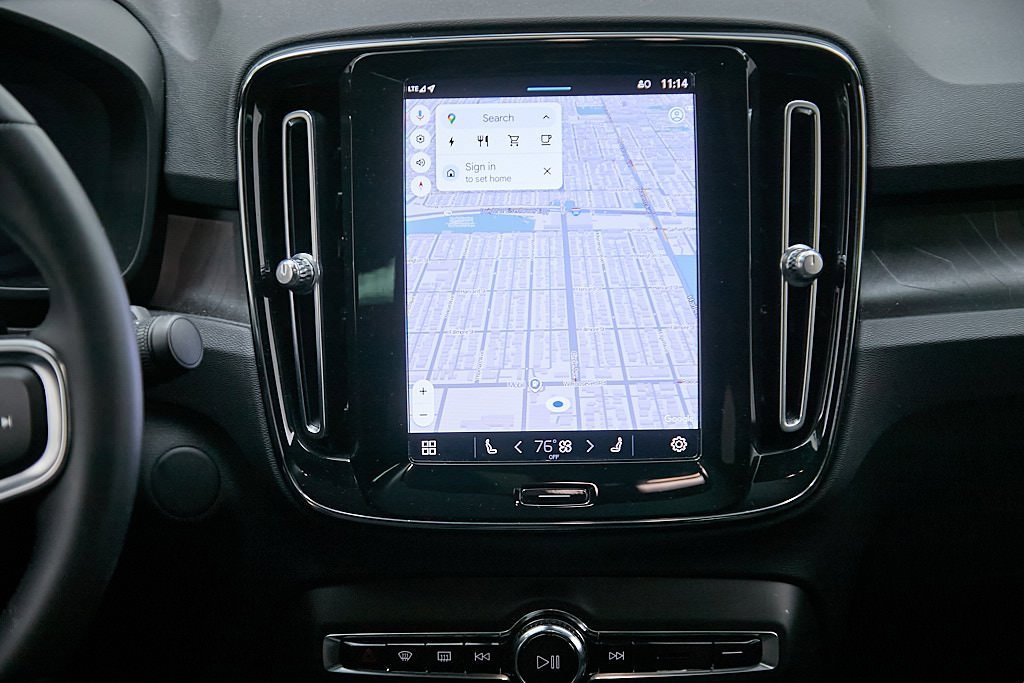 Certified 2023 Volvo C40 Recharge Core w/ Protection Package Premier image 28