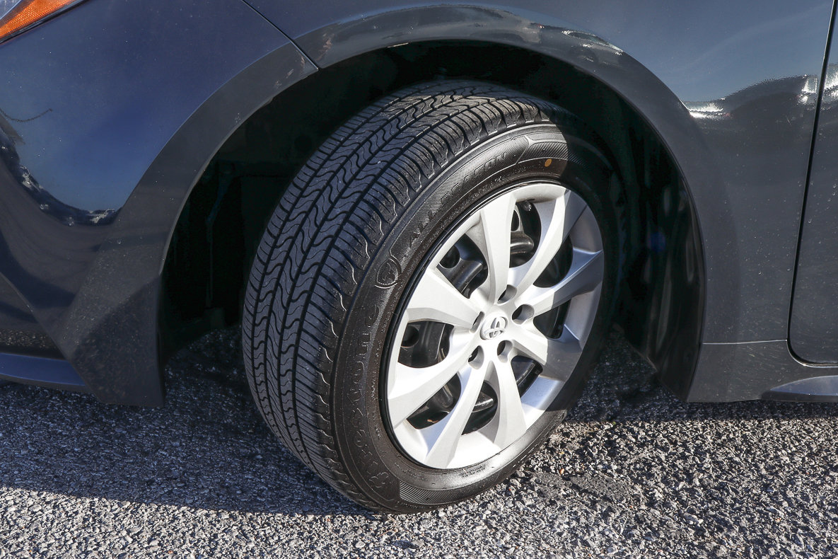 Used 2025 Toyota Corolla LE FWD image 17