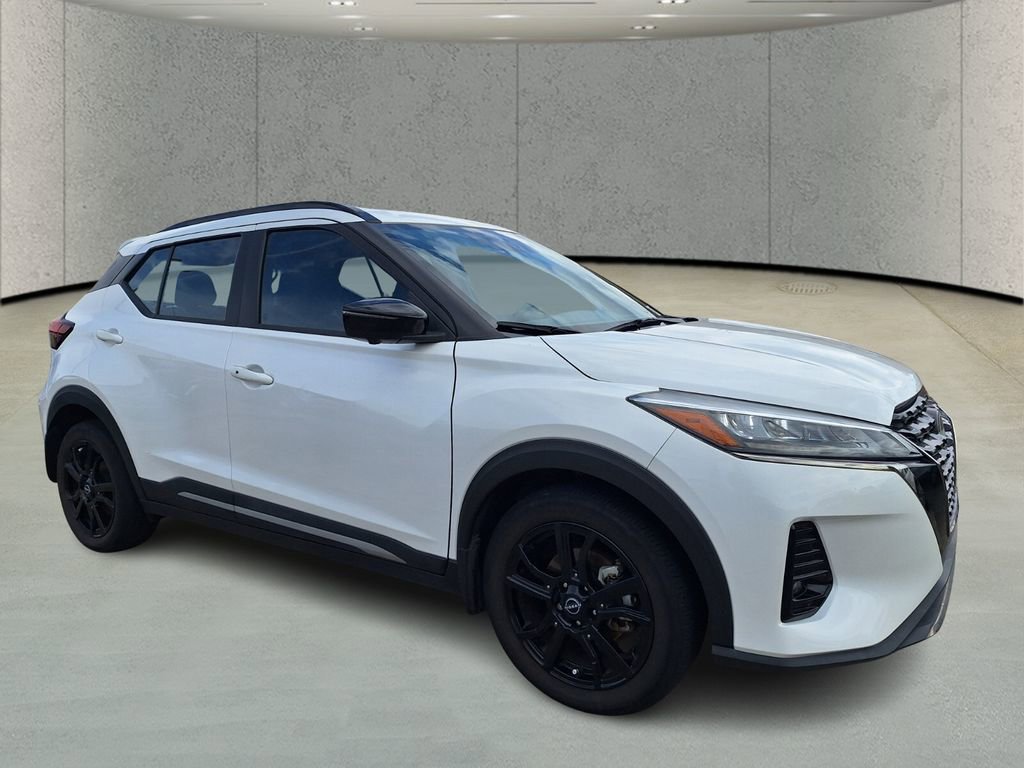 Used 2024 Nissan Kicks SR image 3