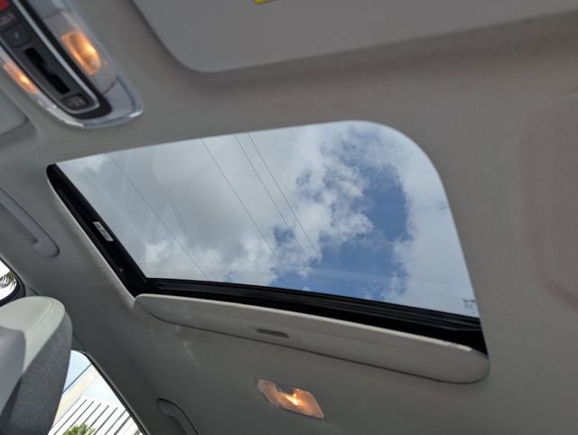 Used 2024 Hyundai Elantra Limited image 24