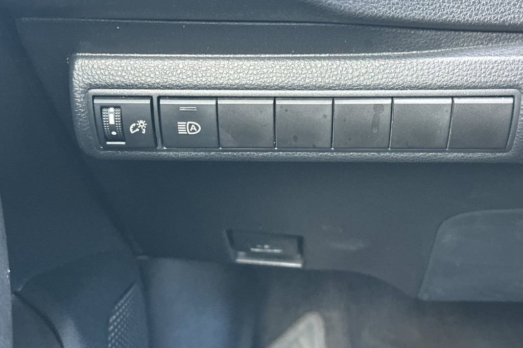 Used 2020 Toyota Corolla LE image 27