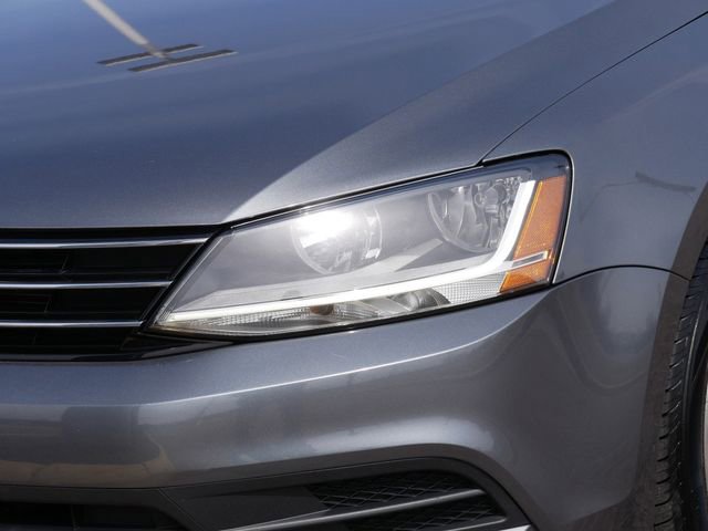 Used 2017 Volkswagen Jetta SE image 10