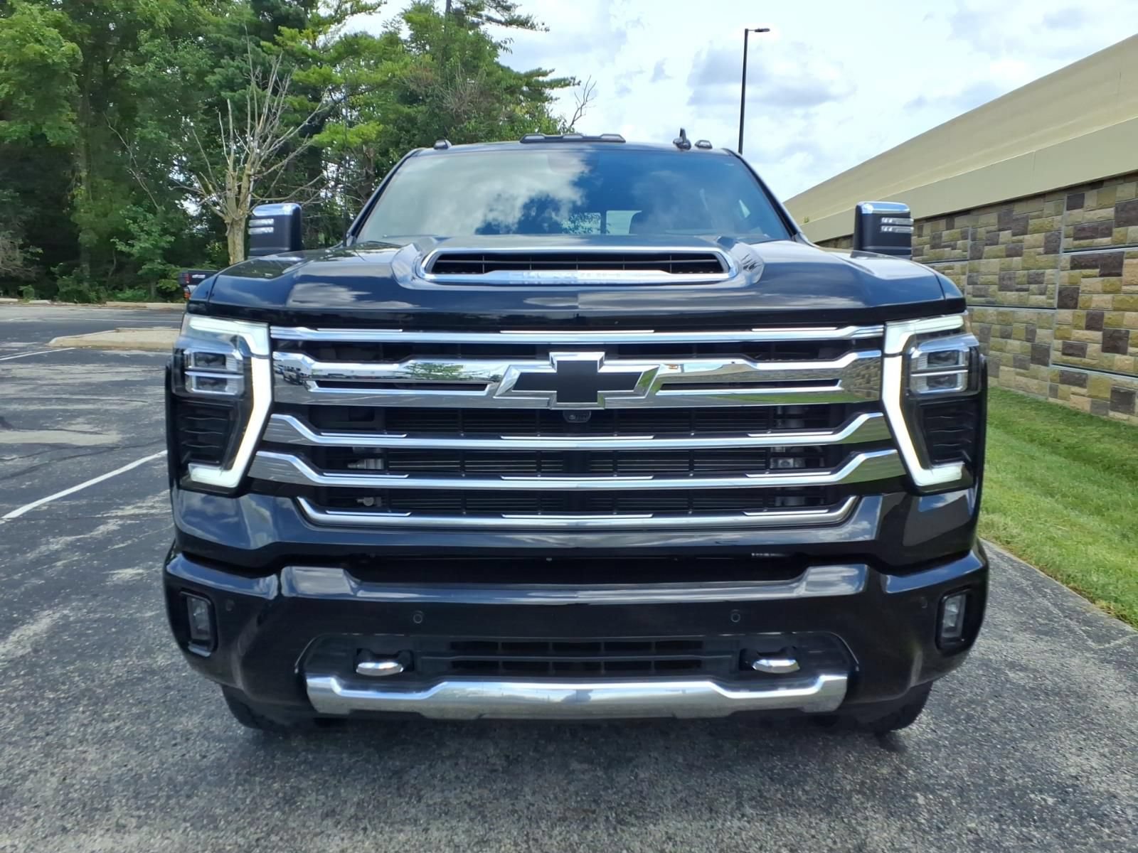 Used 2024 Chevrolet Silverado 3500 High Country w/ High Country Premium Package AWD/4WD image 3