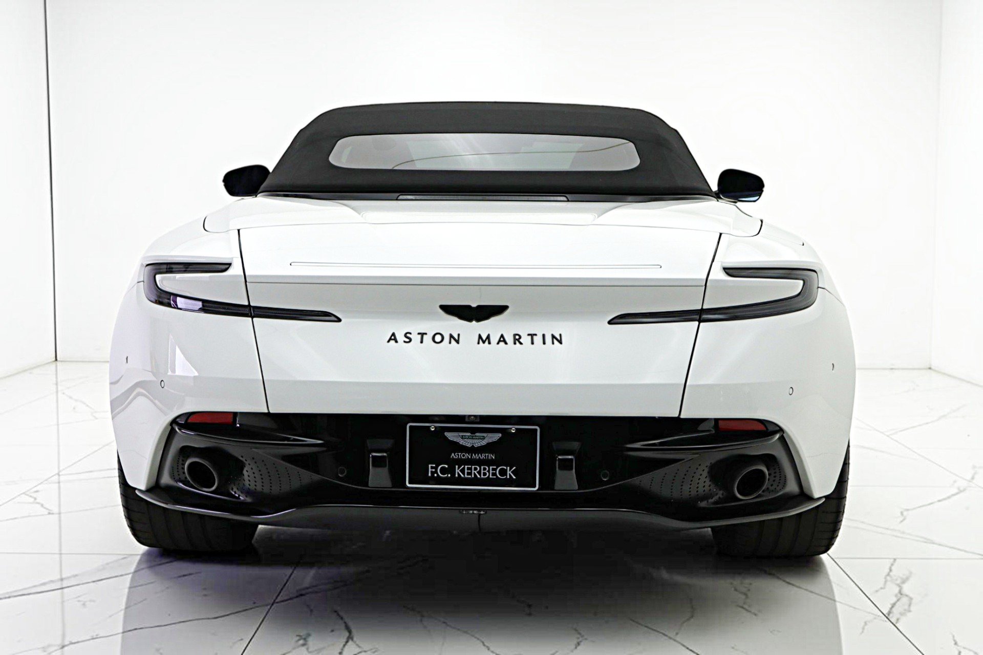 Used 2024 Aston Martin DB12 Convertible RWD image 28