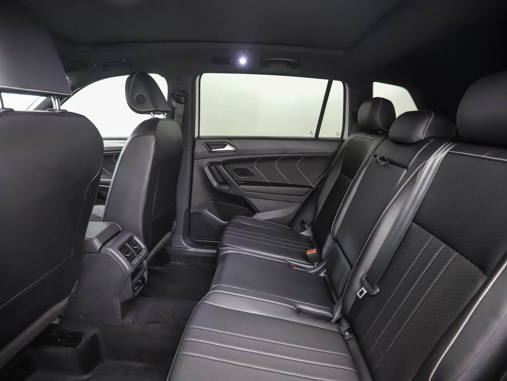 Used 2024 Volkswagen Tiguan SE R-Line image 21