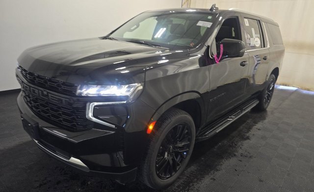 Used 2023 Chevrolet Suburban LT image 2