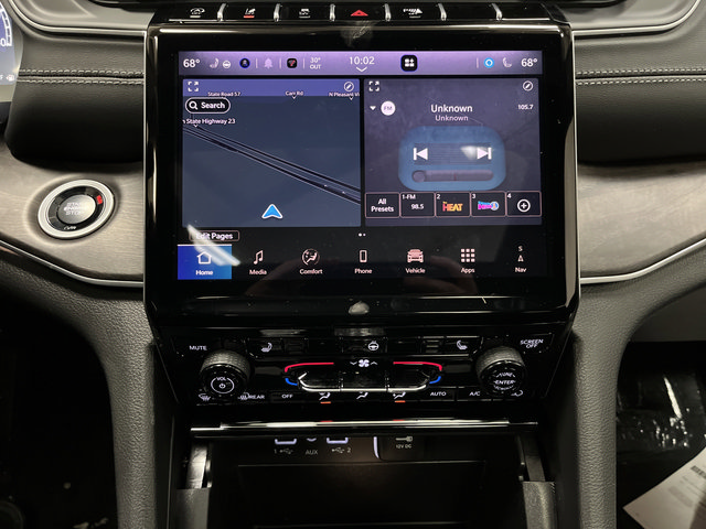 New 2025 Jeep Grand Cherokee Limited w/ Black Appearance Package AWD/4WD image 9