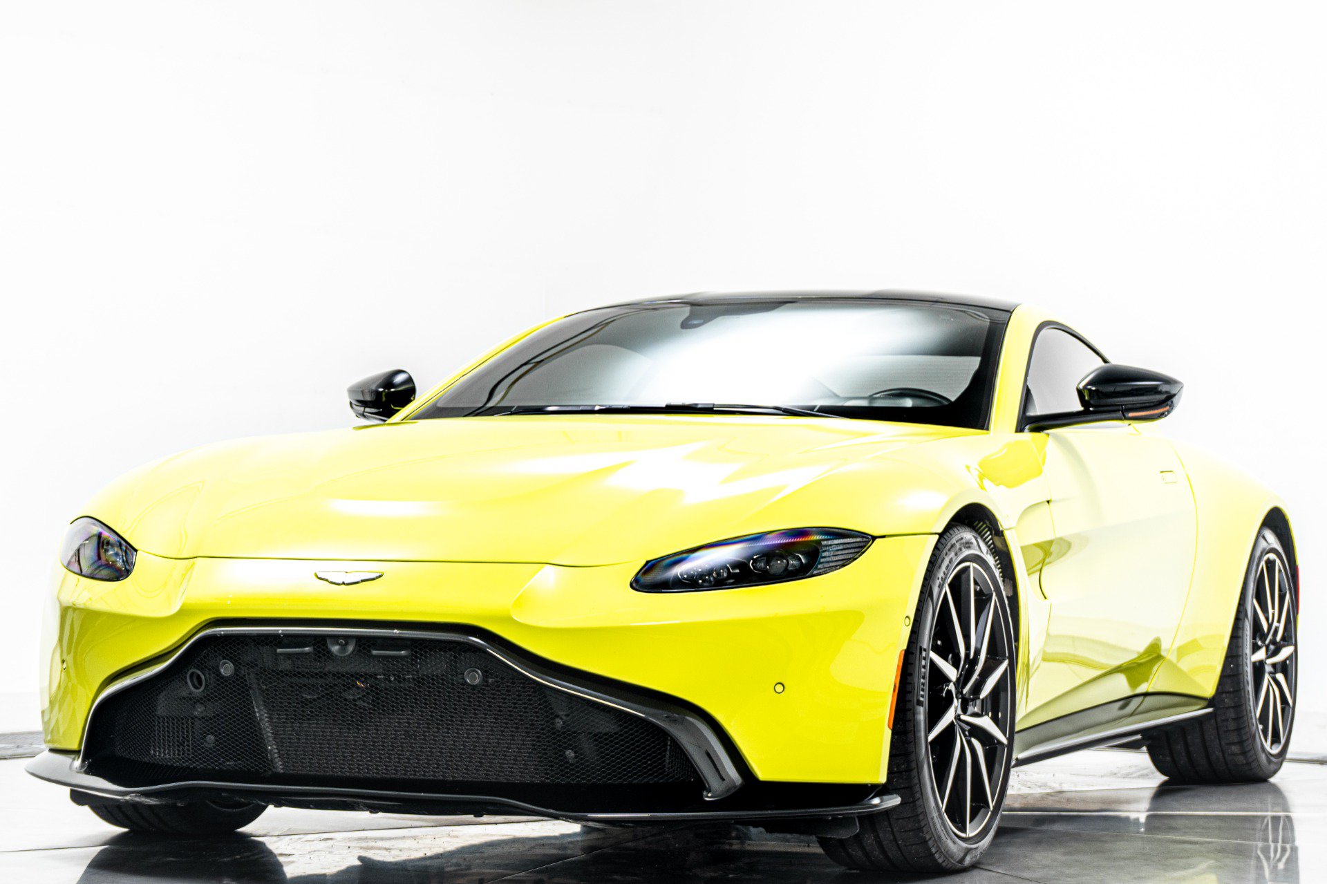 Used 2019 Aston Martin V8 Vantage Coupe RWD image 5
