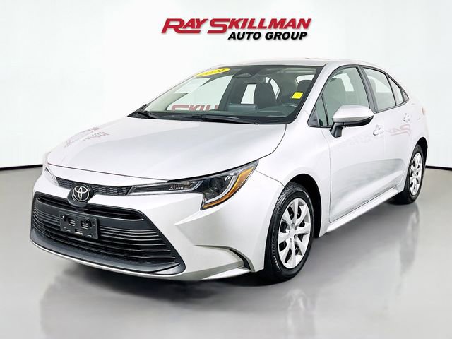 Used 2024 Toyota Corolla LE FWD image 3