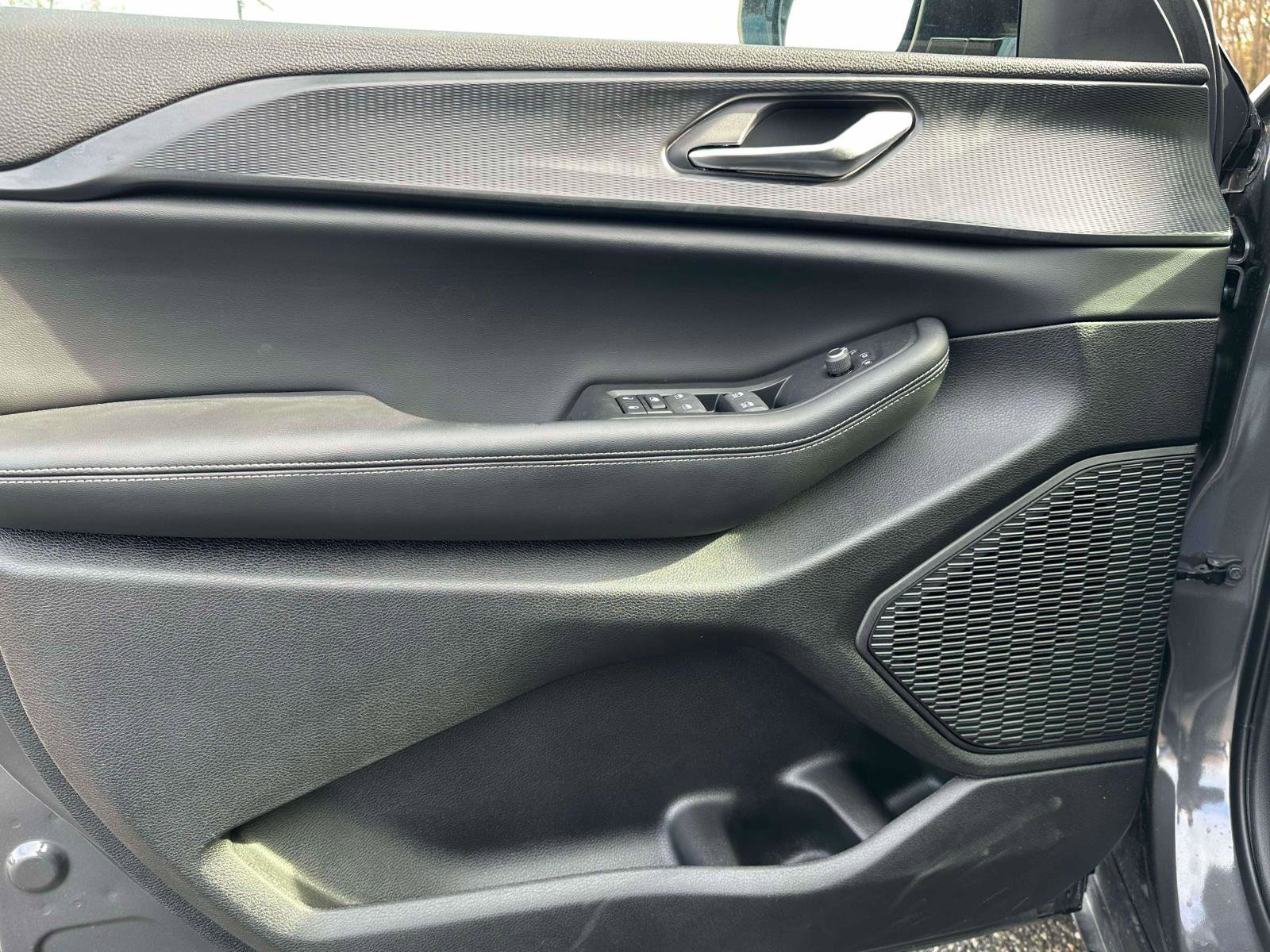 Used 2024 Jeep Grand Cherokee Altitude image 17