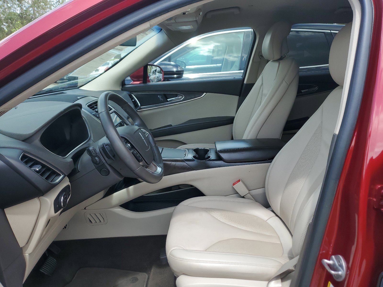 Certified 2019 Lincoln Nautilus Select image 9