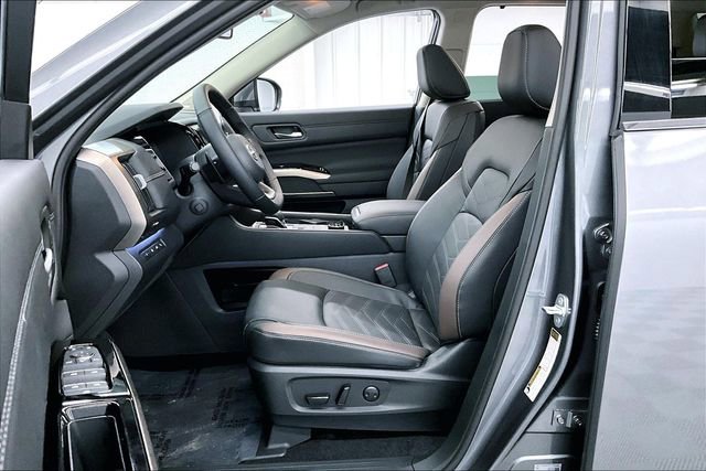 New 2025 Nissan Pathfinder Platinum w/ Lighting Package (N93) image 10