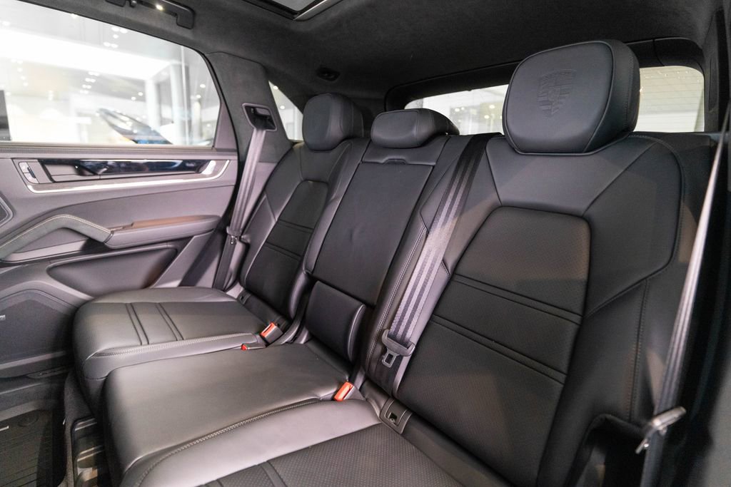 New 2026 Porsche Cayenne Turbo AWD/4WD image 38