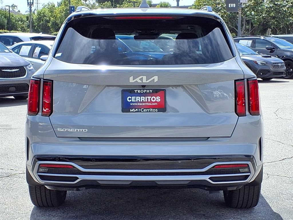 Certified 2023 Kia Sorento SX image 3