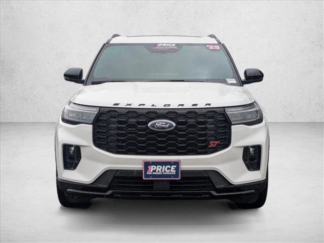 Used 2025 Ford Explorer ST image 2