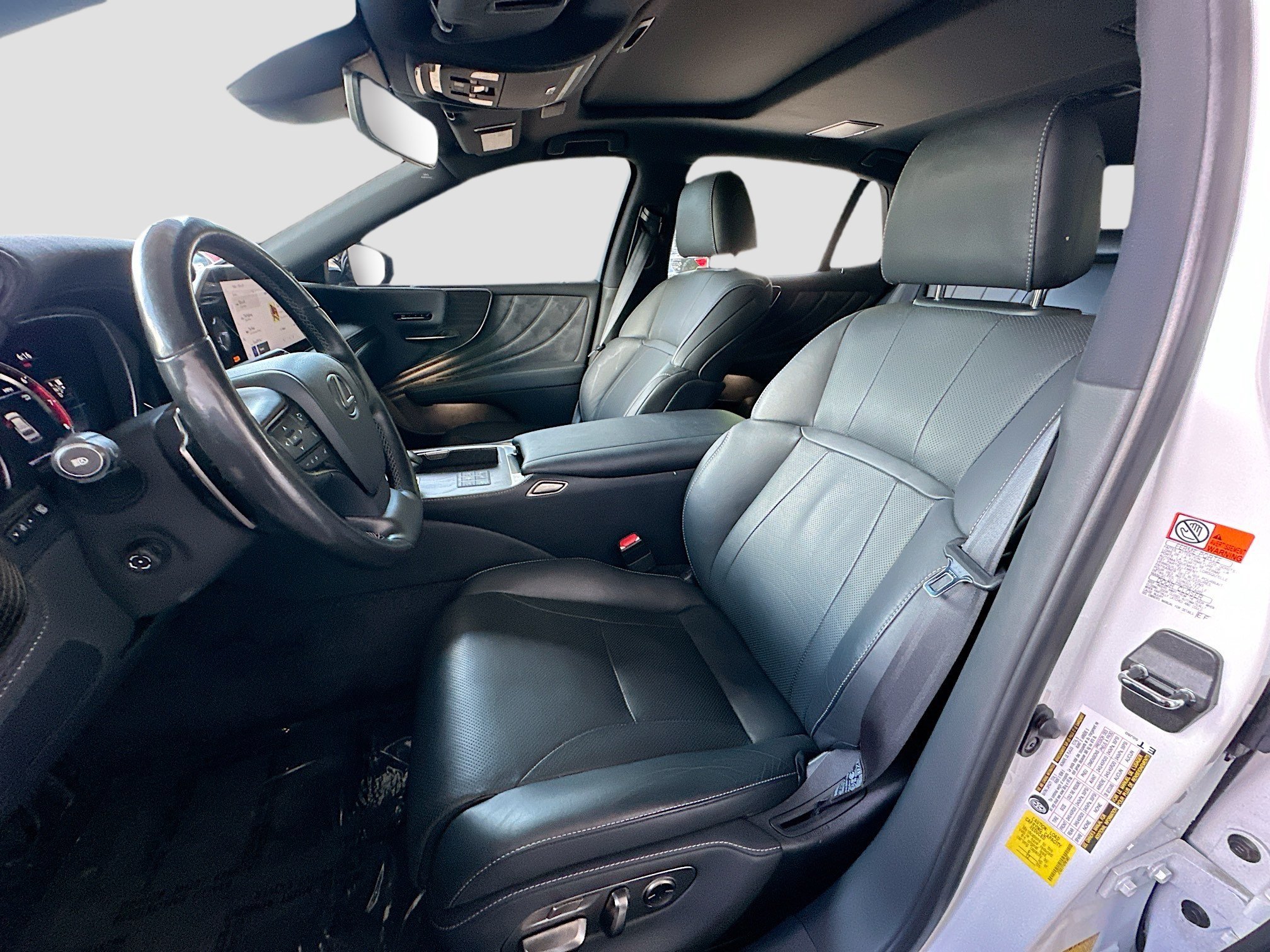 Used 2023 Lexus LS 500 w/ Accessory Package (Z2) RWD image 19