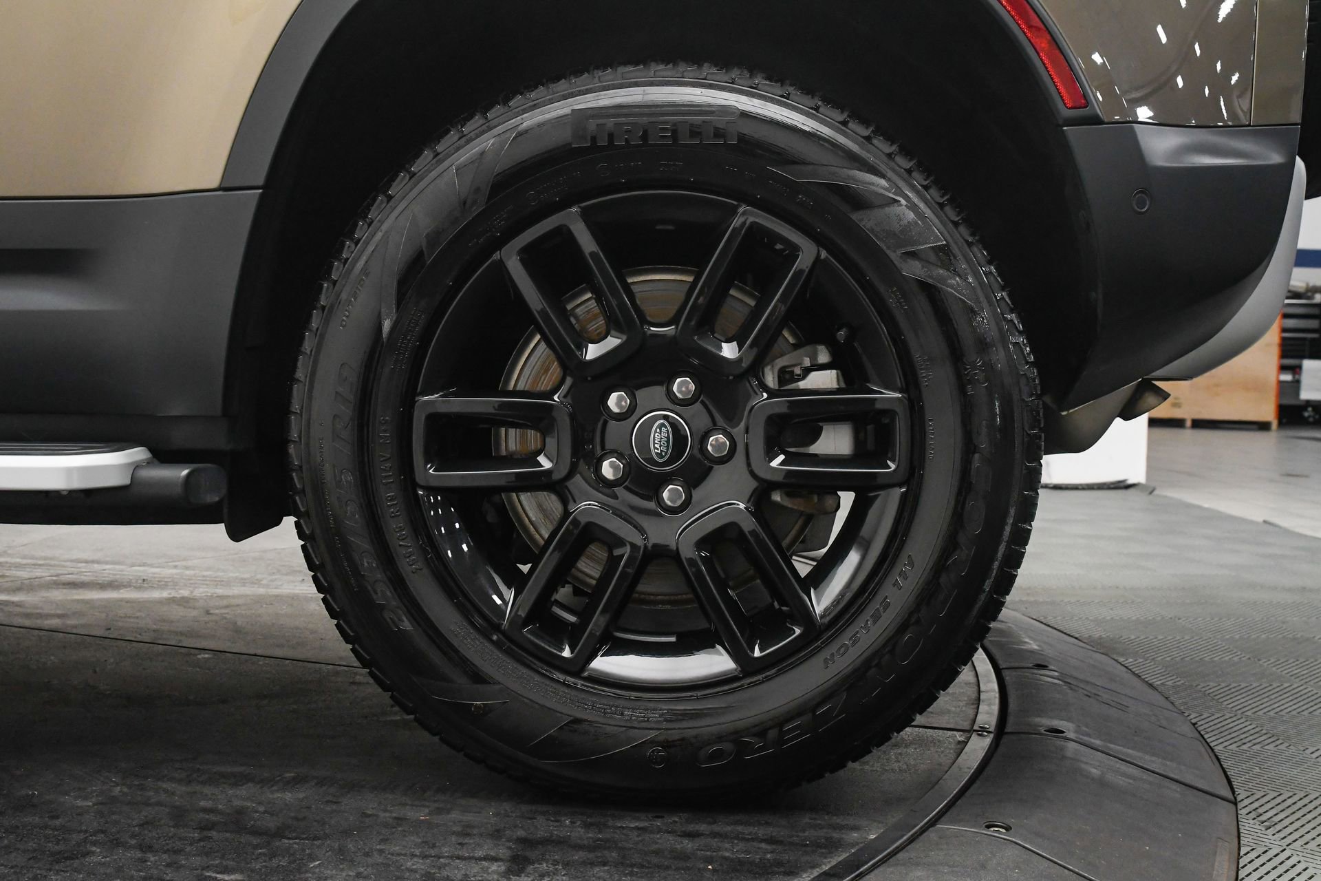 Used 2024 Land Rover Defender 110 S image 28