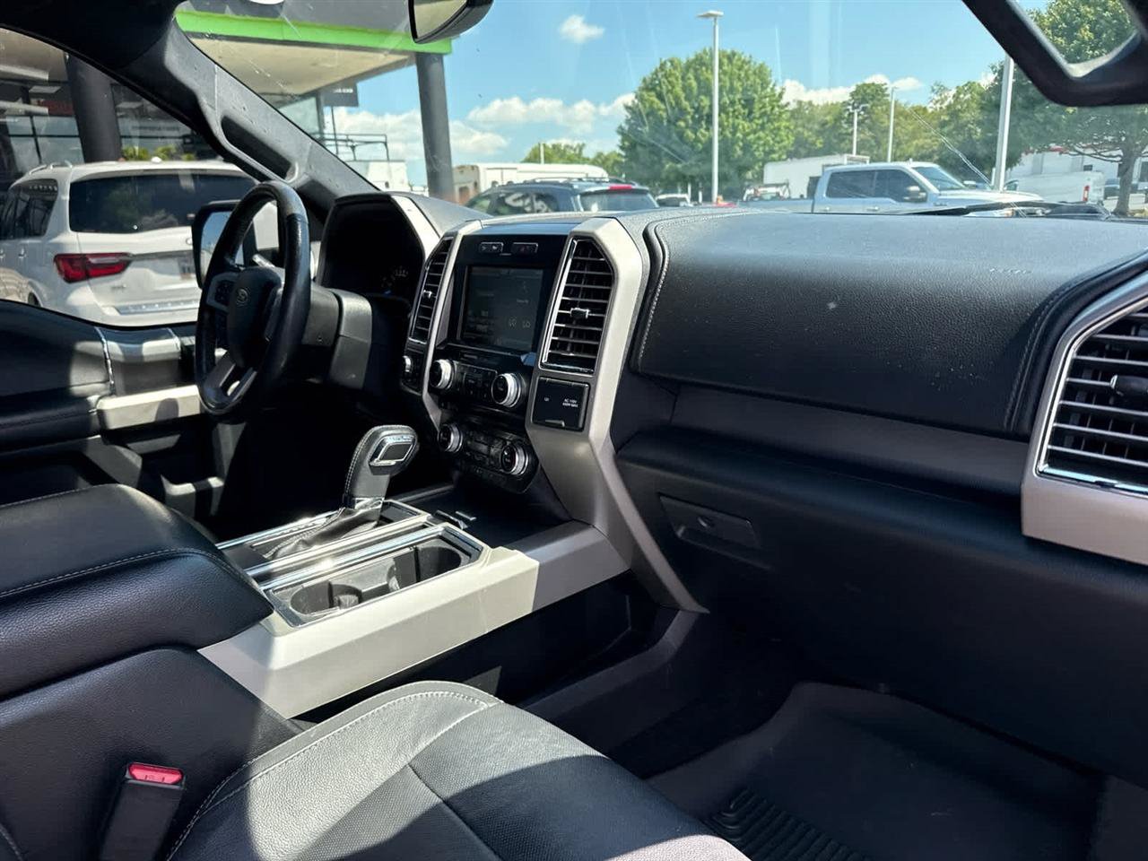 Used 2015 Ford F150 Lariat w/ Equipment Group 501A Mid AWD/4WD image 28