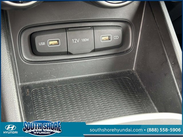 Certified 2022 Hyundai Venue SEL image 30