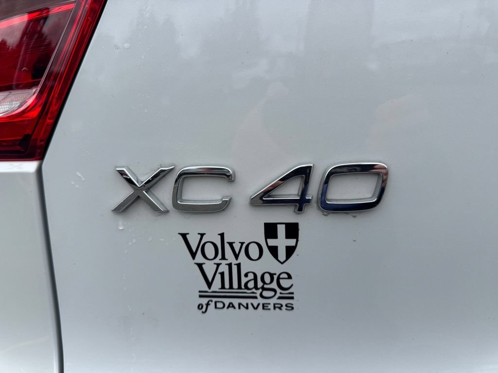 Certified 2025 Volvo XC40 B5 Plus AWD/4WD image 10