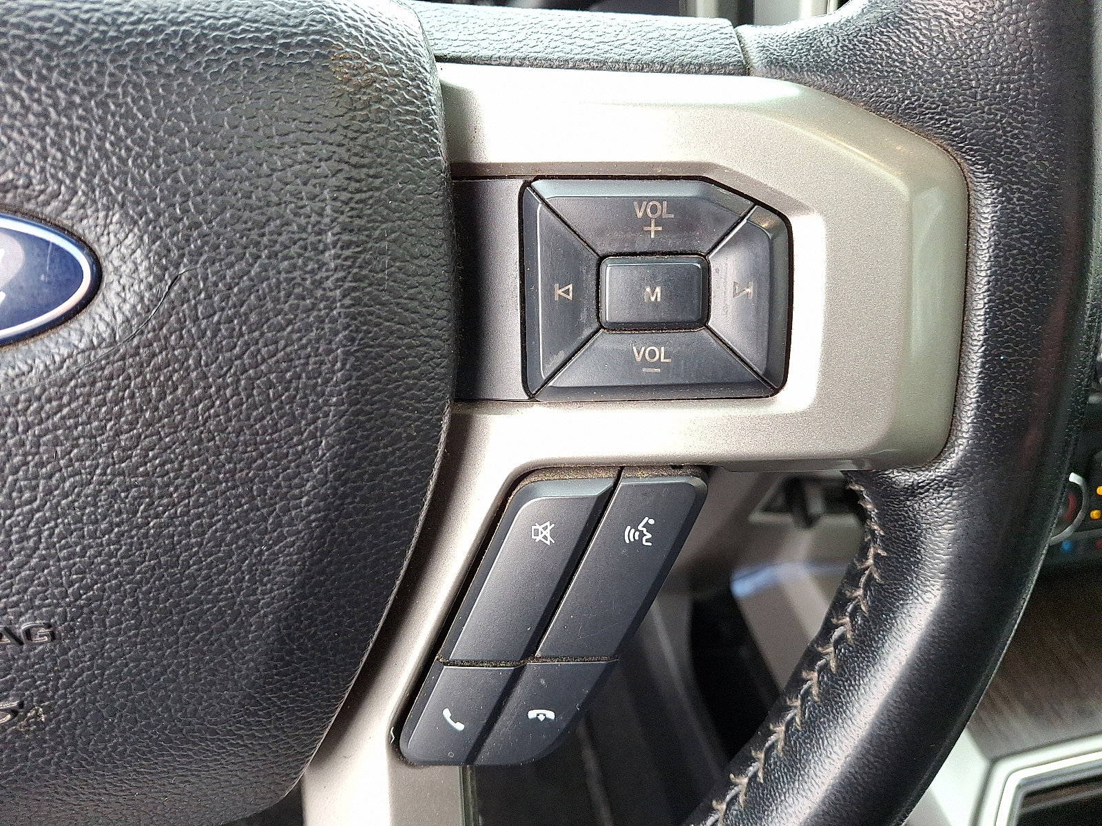 Certified 2020 Ford F350 Lariat image 24