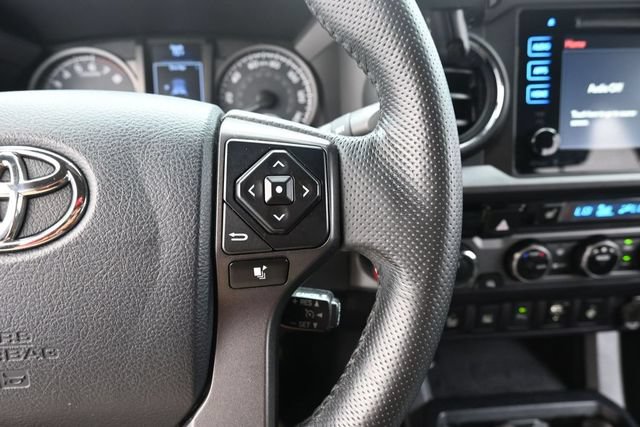 Used 2017 Toyota Tacoma TRD Off-Road AWD/4WD image 16