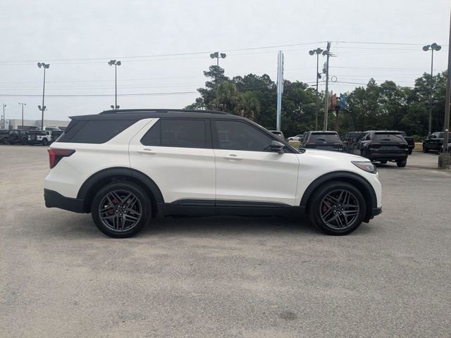Used 2025 Ford Explorer ST image 10