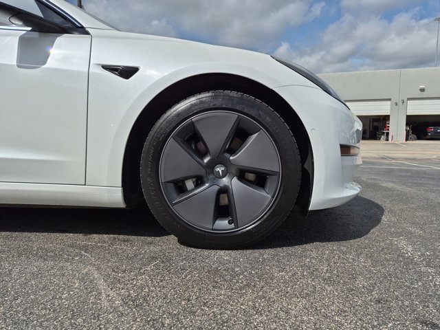 Used 2021 Tesla Model 3 Standard Range Plus RWD image 9