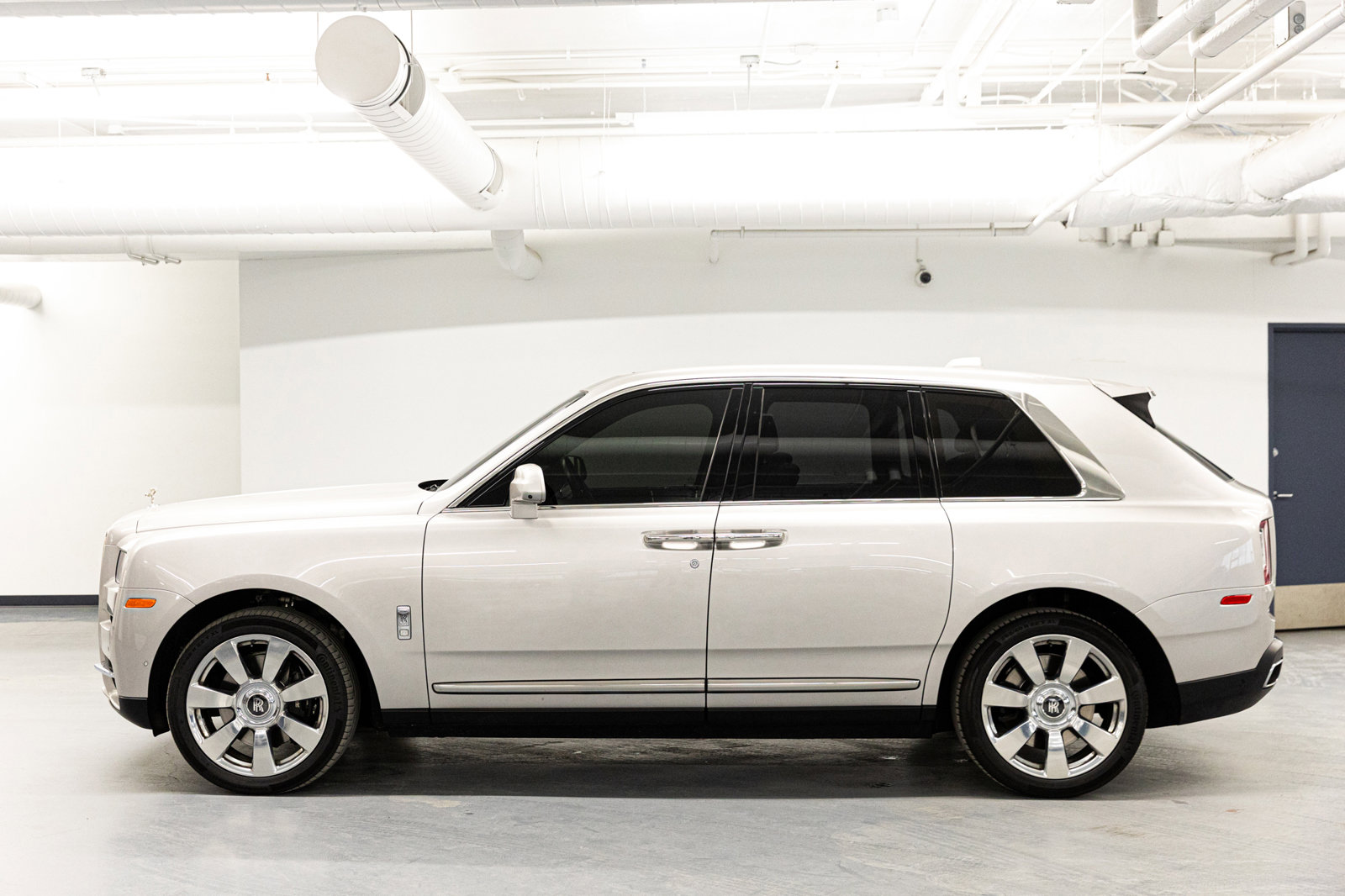 Used 2020 Rolls-Royce Cullinan image 2