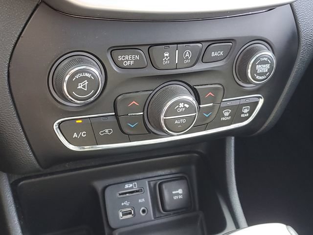 Used 2016 Jeep Cherokee Overland FWD image 28