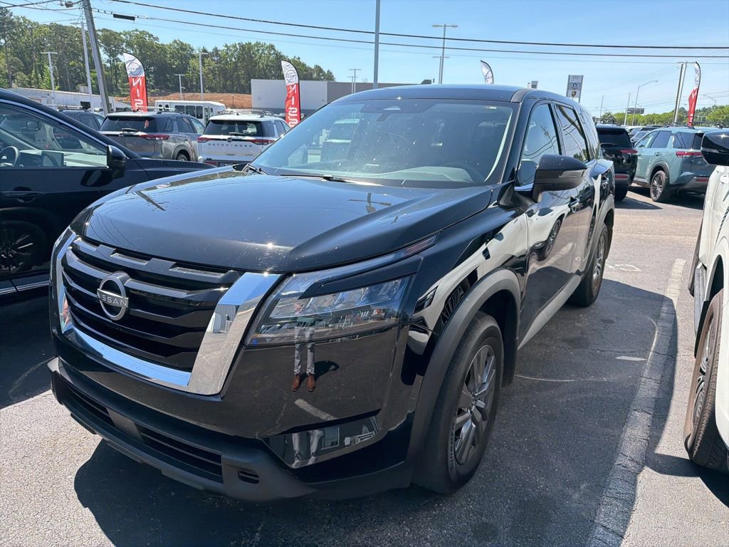 Used 2025 Nissan Pathfinder S FWD image 1