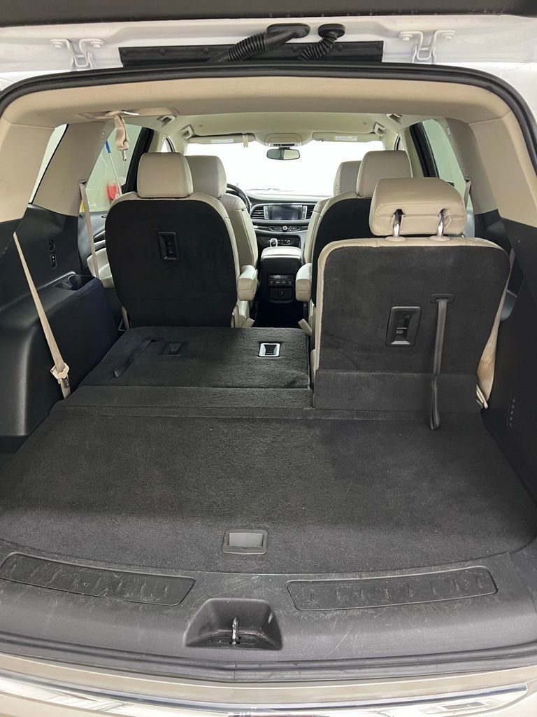 Used 2021 Buick Enclave Essence image 12