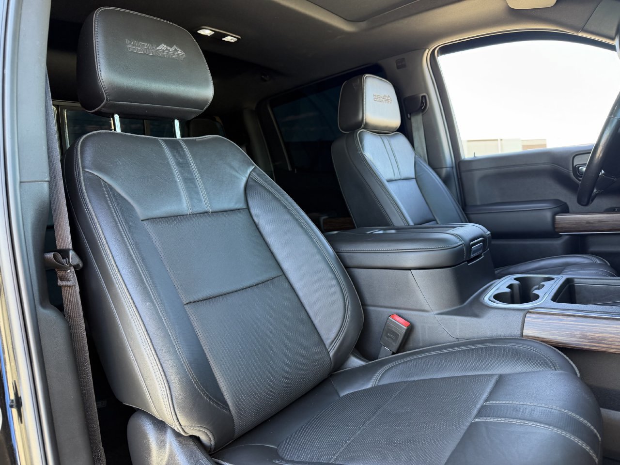 Used 2020 Chevrolet Silverado 1500 High Country w/ Technology Package AWD/4WD image 28