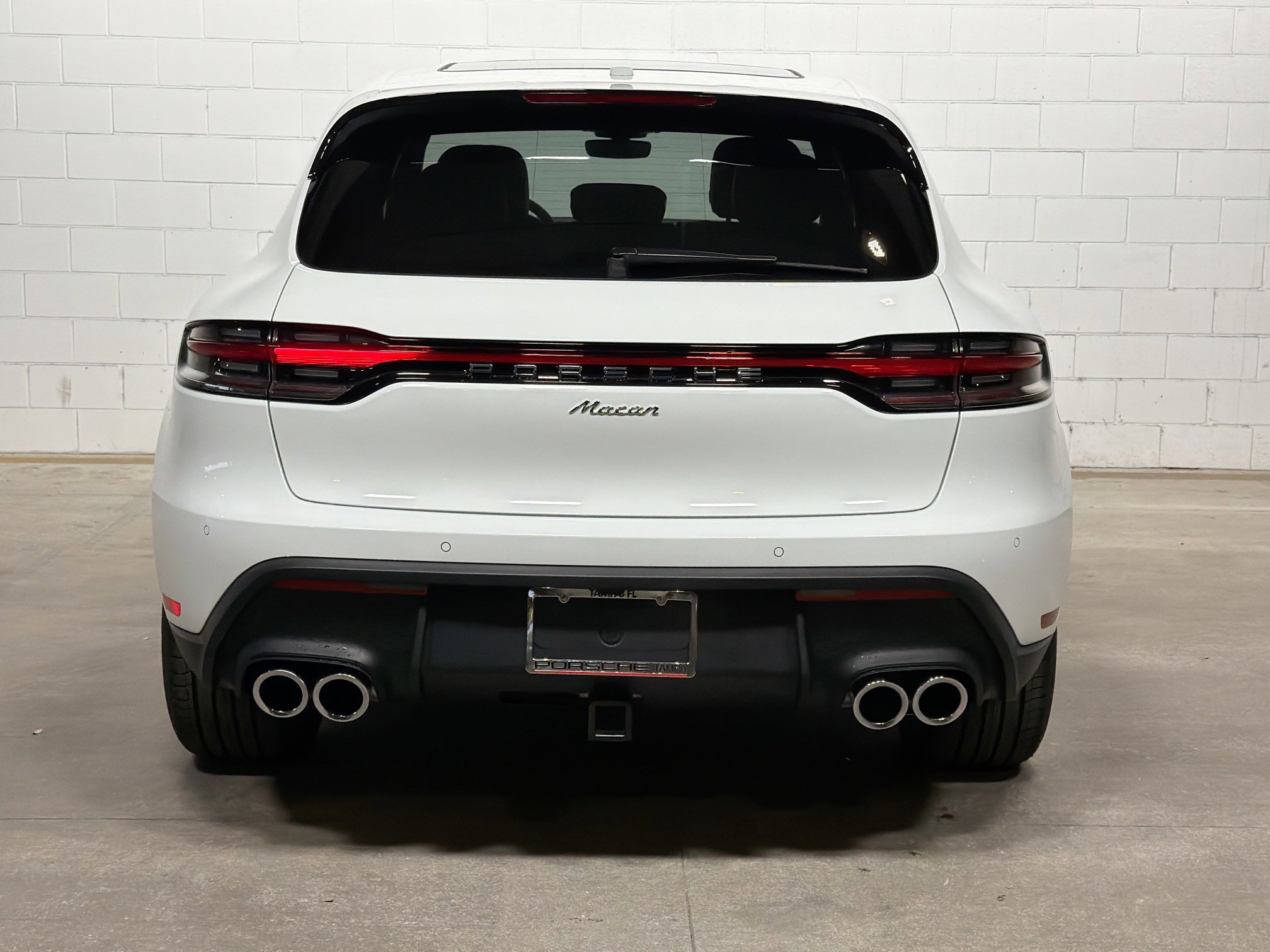 Certified 2025 Porsche Macan image 8