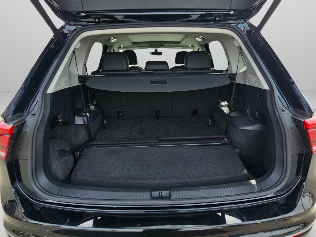 Used 2019 Volkswagen Tiguan SEL w/ 3rd Row Seat Package image 17